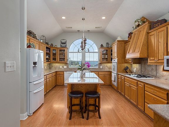 5th image of 660 Caney Creek Dr