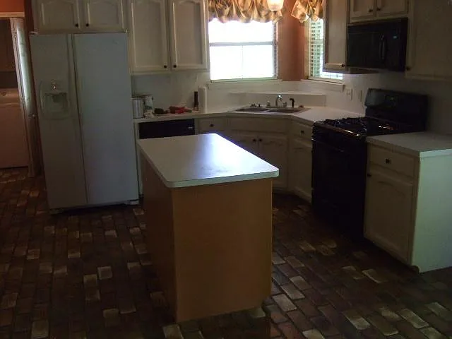 37385 Parkwood Ave — Photo 4