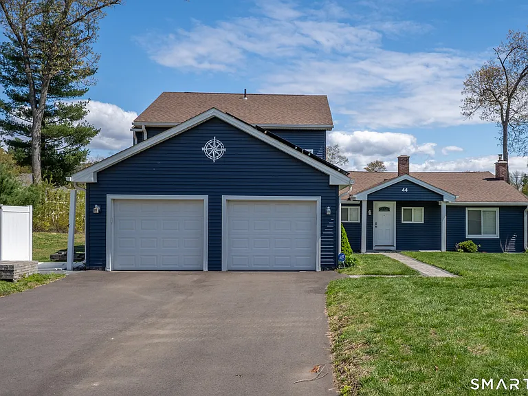 44 Lake Dr — Photo 3
