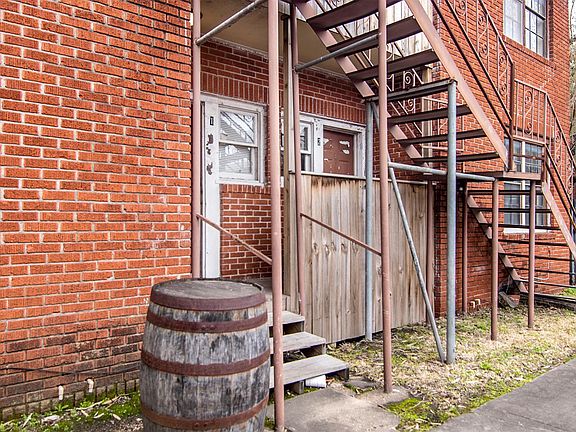 4th image of 2401 Driscoll St APT 3