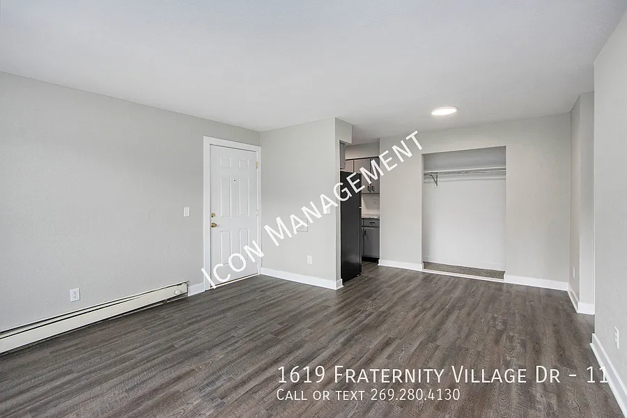 1 bedroom available now! — Photo 2