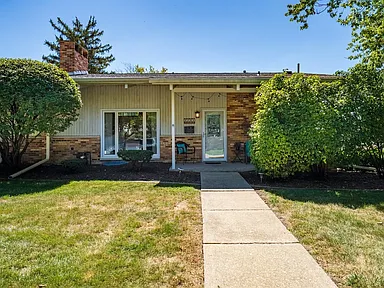 2201 Benjamin Ln Bloomington IL | Zillow