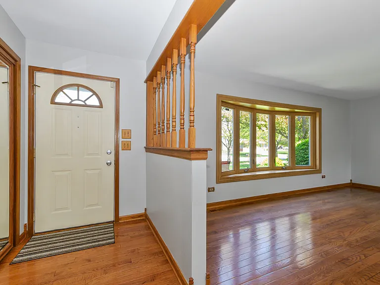 7745 Woodstock Dr — Photo 2