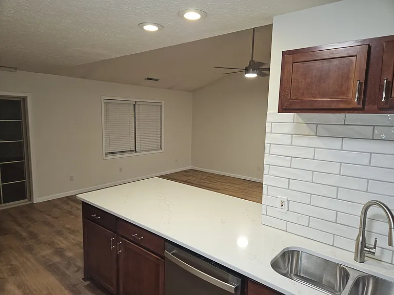 2225 Crossing Point — Photo 7