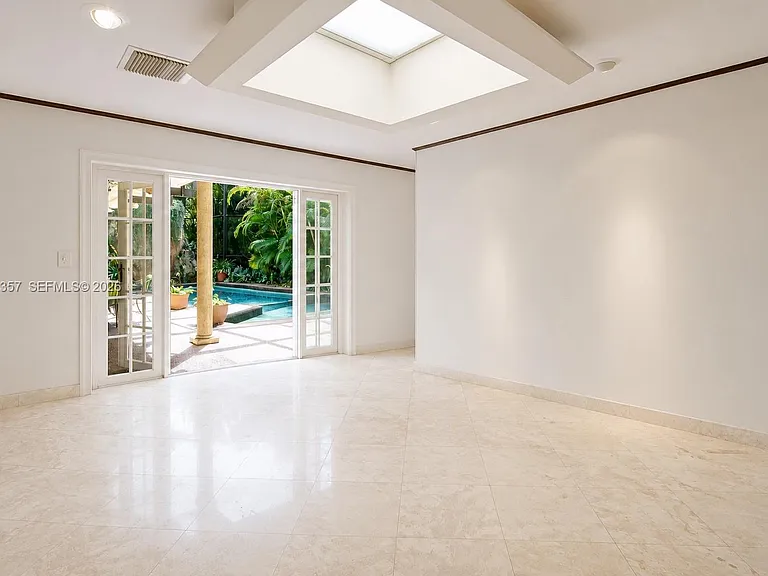 3441 Poinciana Ave — Photo 4