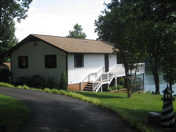 3rd image of 1020 Long Island Dr