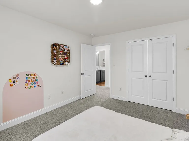 173 London Dr — Photo 26