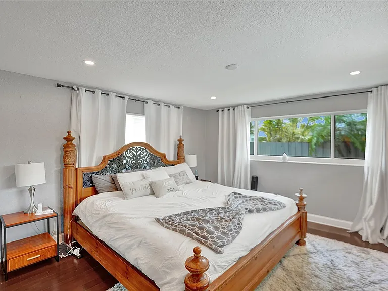 720 NW 29th Ct — Photo 11