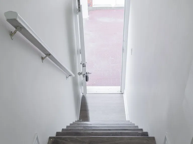 86 Mary St W #2 — Photo 15