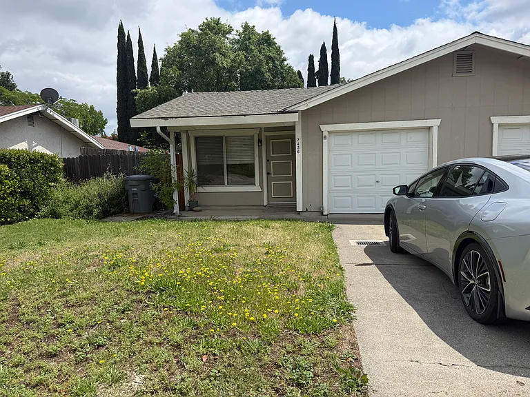2436 S Whitney Blvd — Photo 12