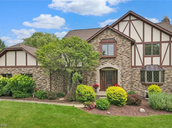 7533 Lakedge Ct, Hudson, OH 44236