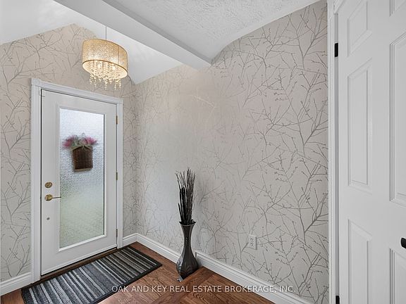 4th image of 323 Clarke Rd