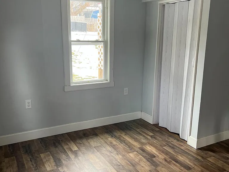 604 E Oak St — Photo 18