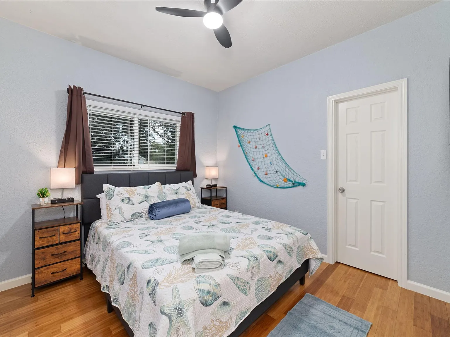 3 bed, 2.0 bath, 1138 sqft, $1,800 — Photo 2