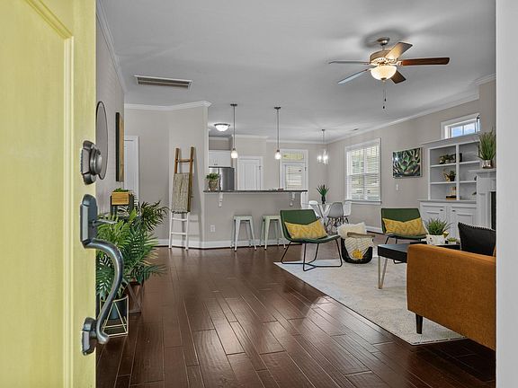 5th image of 1204 Yellow Wood Dr