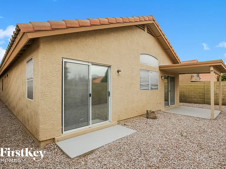 4605 E Grovers Ave — Photo 15
