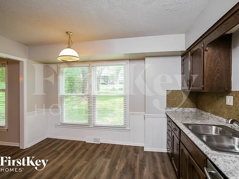 1108 NE 97th St — Photo 5