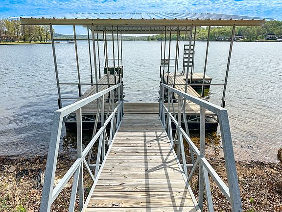 3rd image of 511 W Tri Lakes Dr