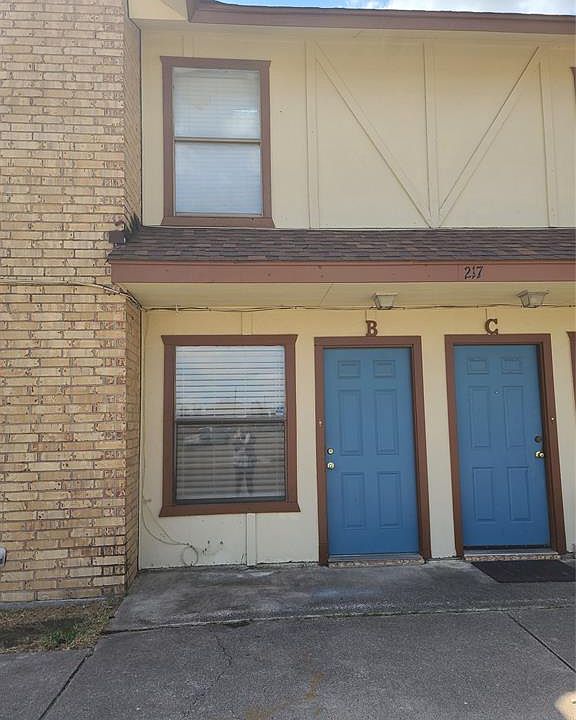 1st image of 217 Meadow Ct