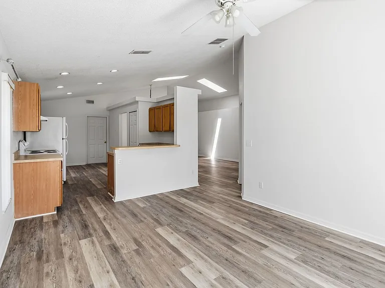 210 Pine Cone Dr — Photo 10