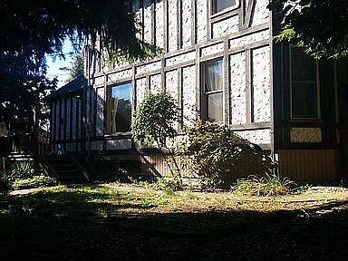 2nd image of 2121 E Cherry St