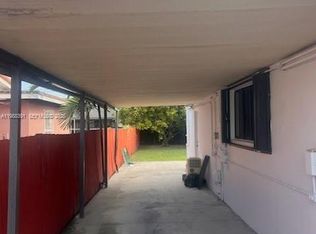 9460 SW 34th St, Miami, FL 33165