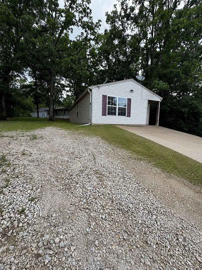 3 Bedroom | 2 Bathroom | 1,100 square feet | Merriam Woods MO! — Photo 2