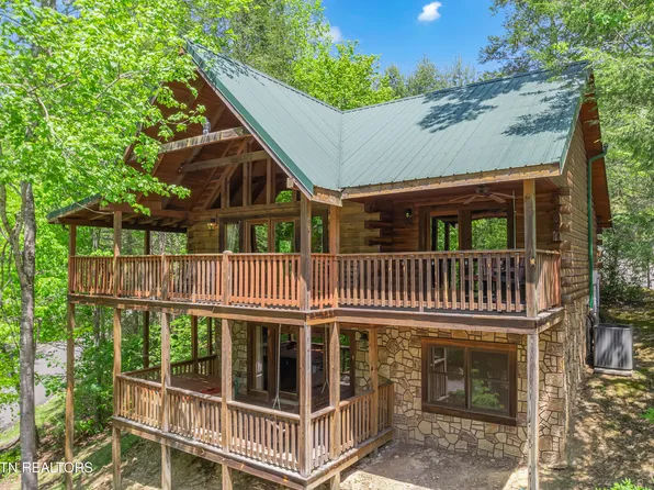 721 Poplar Falls Way, Gatlinburg, TN 37738