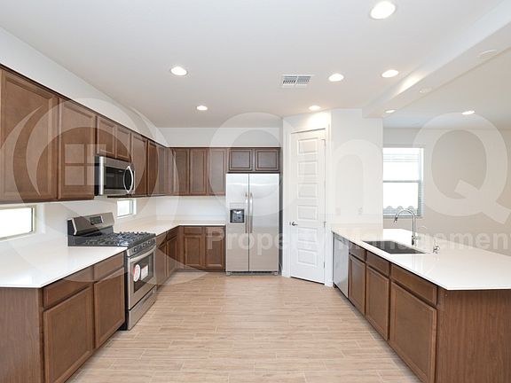 2nd image of 9332 W Glenrosa Ave