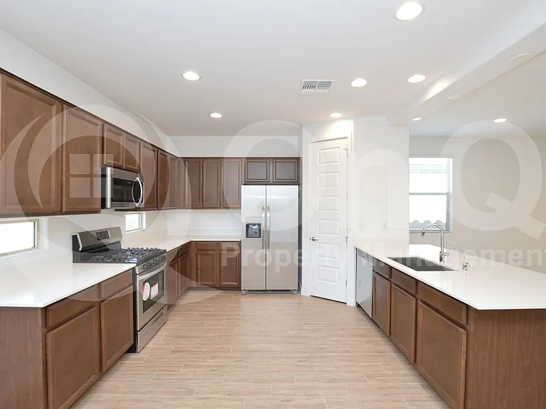 9332 W Glenrosa Ave — Photo 2