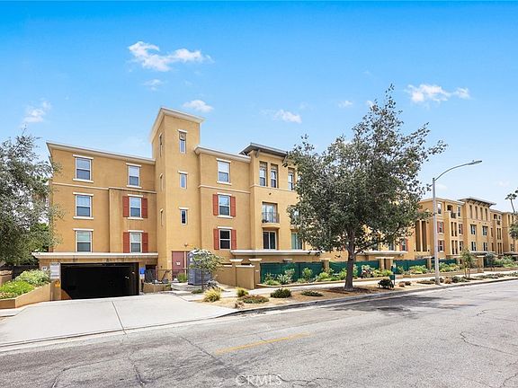 3rd image of 128 N Oak Knl Unit 206