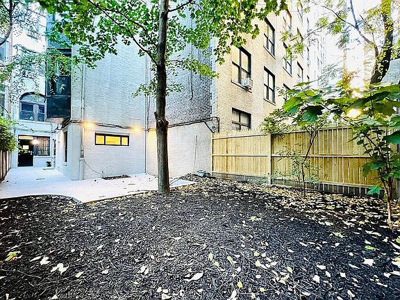 2nd image of 306 W 92nd St APT 1R