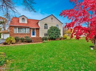 109 Larkspur Rd, Roaring Brook Township, PA 18444