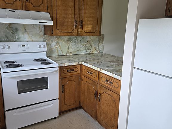 5th image of 2250 Northeastern Ave APT 4