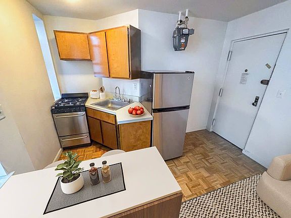 4th image of 206 E 67th St APT 50