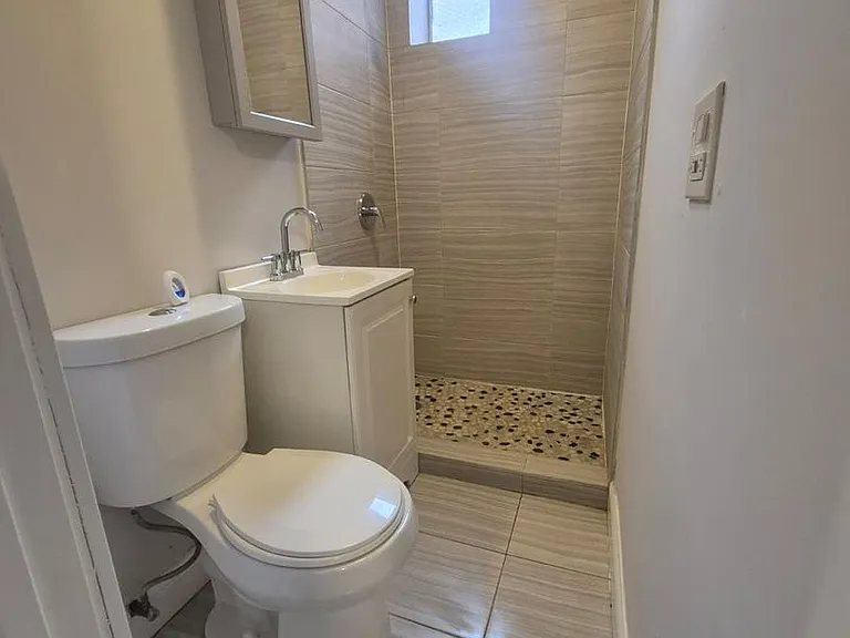2143 S Fairfield Ave — Photo 4