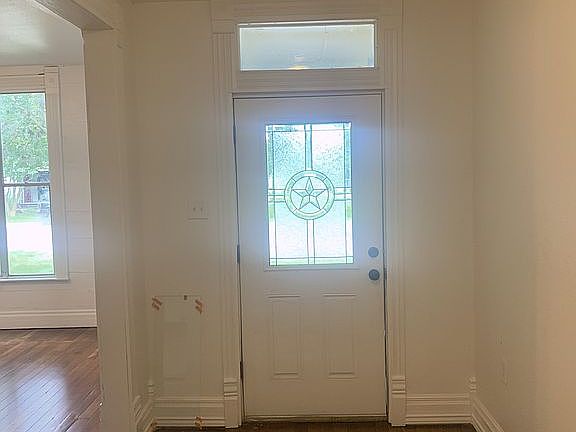 2nd image of 206 Yeager St