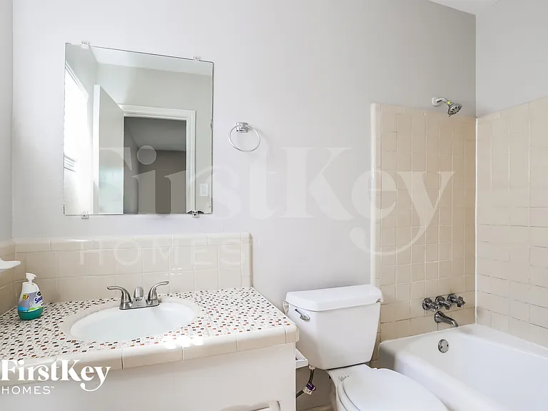 13914 Duncannon Dr — Photo 11