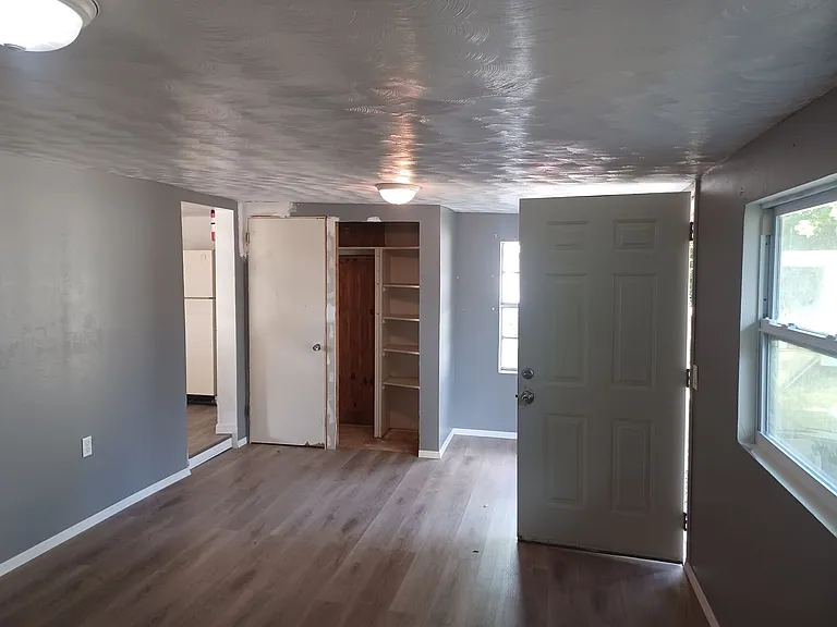 8305 McDaniel Dr — Photo 11