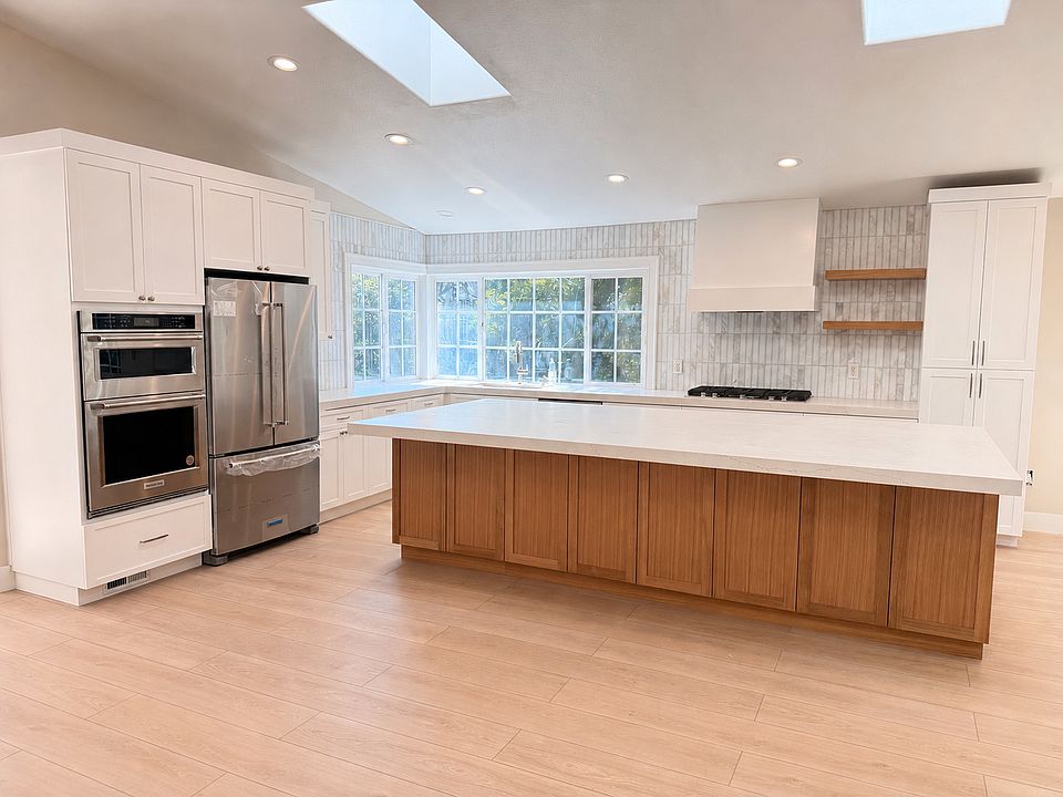 1st image of 15047 Meadow Oak Pl