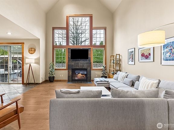 4th image of 3020 21st Avenue SE