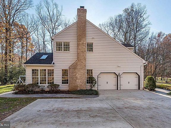 5th image of 902 William Meade Ct