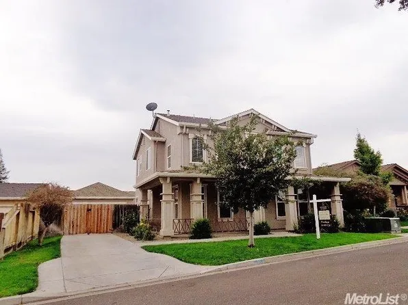 1551 Irvin Ct, Oakdale, CA 95361