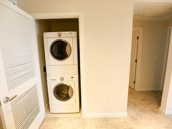 Washer/Dryer In Unit