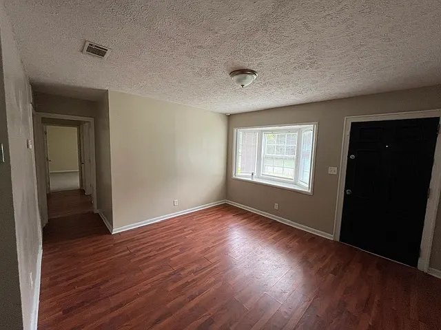 2435 Thrasher Ave — Photo 6