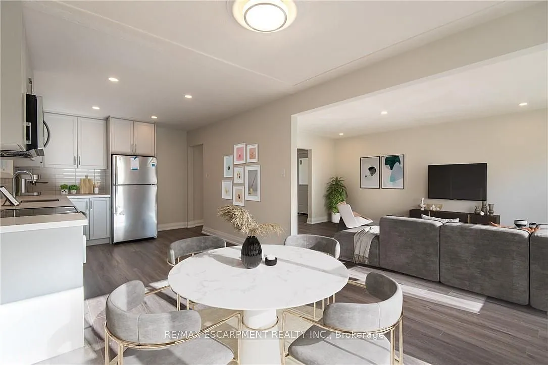 3 bed, $2,395 — Photo 1