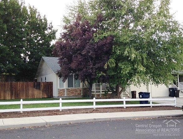2nd image of 2205 SW Canyon Dr