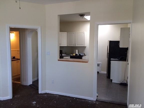 2nd image of 10801 Rockaway Beach Blvd