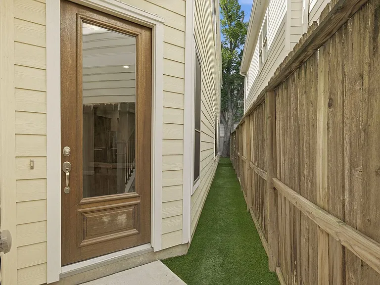 6011 Truro St #B — Photo 3