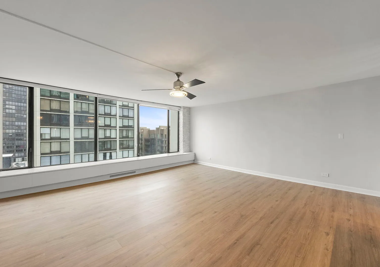 1 bed, 860 sqft, $2,400 — Photo 4